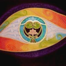 The Eye - which discovers volue and creates a world throug it - by Ildika Alda / painted on silk