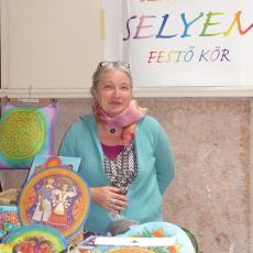 Szivárvány Selyemfestő Kör selyemvására, Gozsdu udvar, 2013.